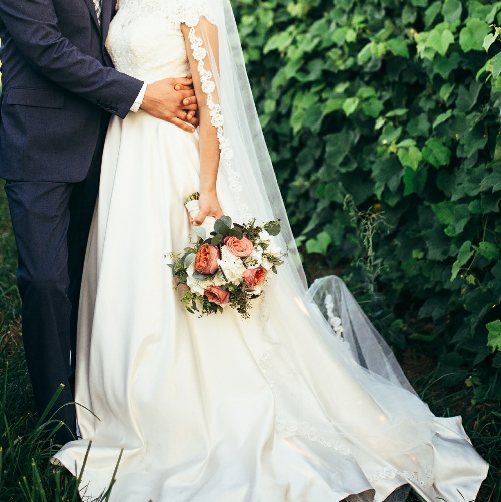Allure Bridals wedding dress- Ivory